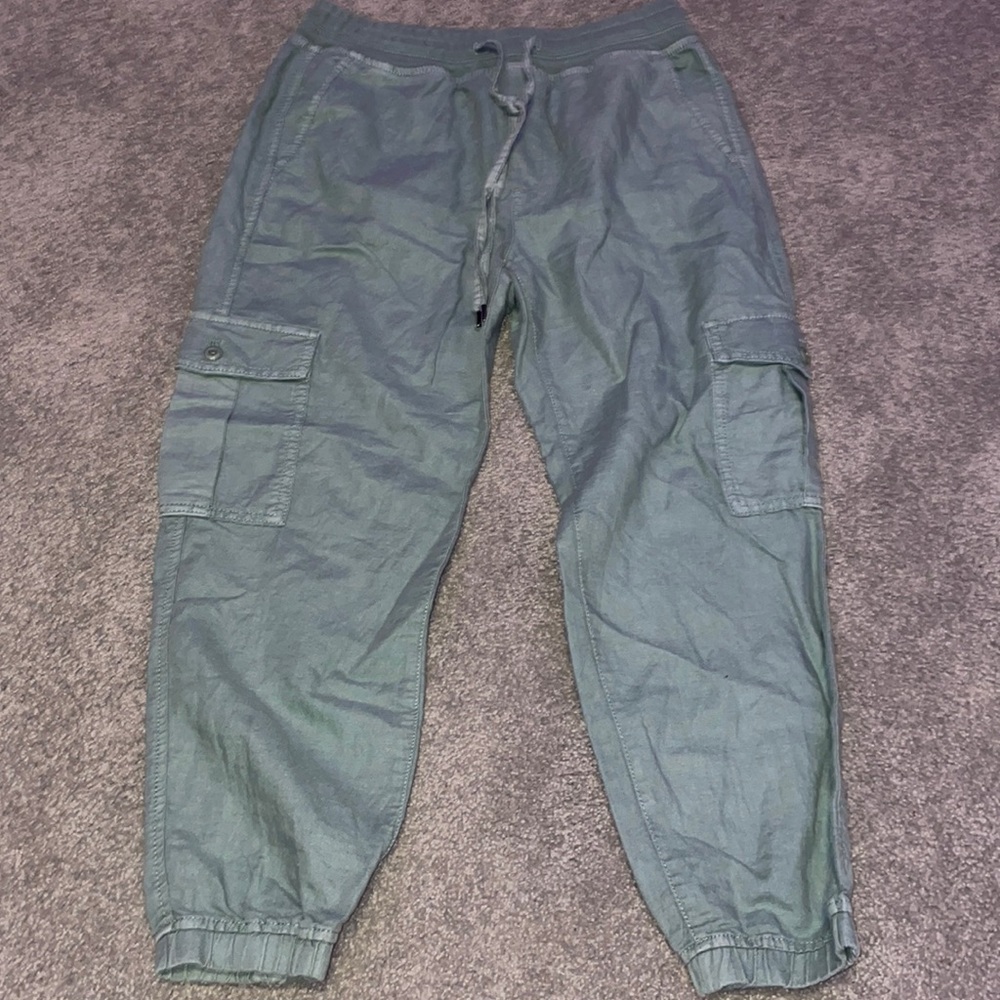 gap small petite green joggers w pockets on side of leg